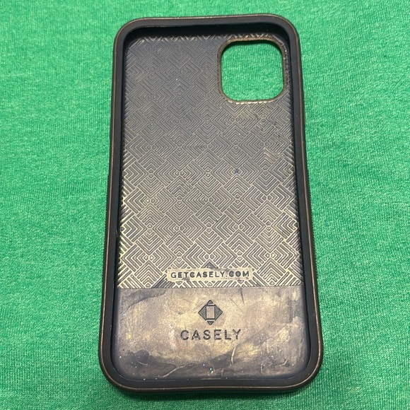 Casely Full Bloom Navy Floral Bold Mag Safe Case Apple IPhone 11 case - Picture 3 of 4